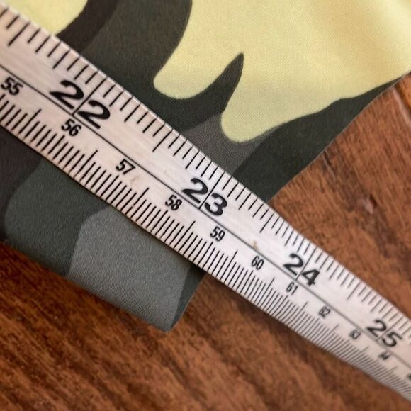 Lululemon 23” crop camo pocket leggings 12 - Picture 5 of 14